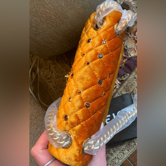 Authentic KURT GEIGER LONDON Velvet magnetic closure convertible Crosb/Shoulder - Picture 11 of 15